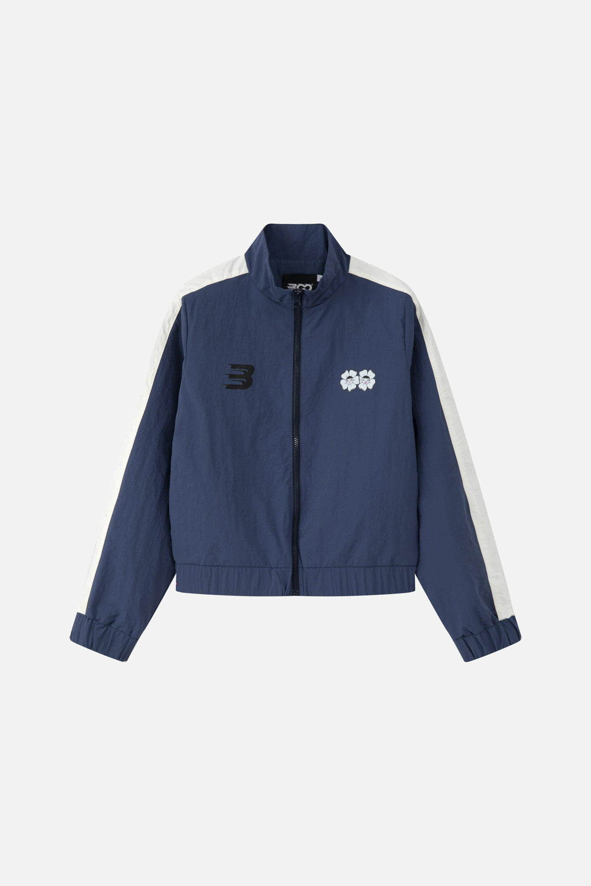 Áo khoác gió crop đính patch ESSENTIAL