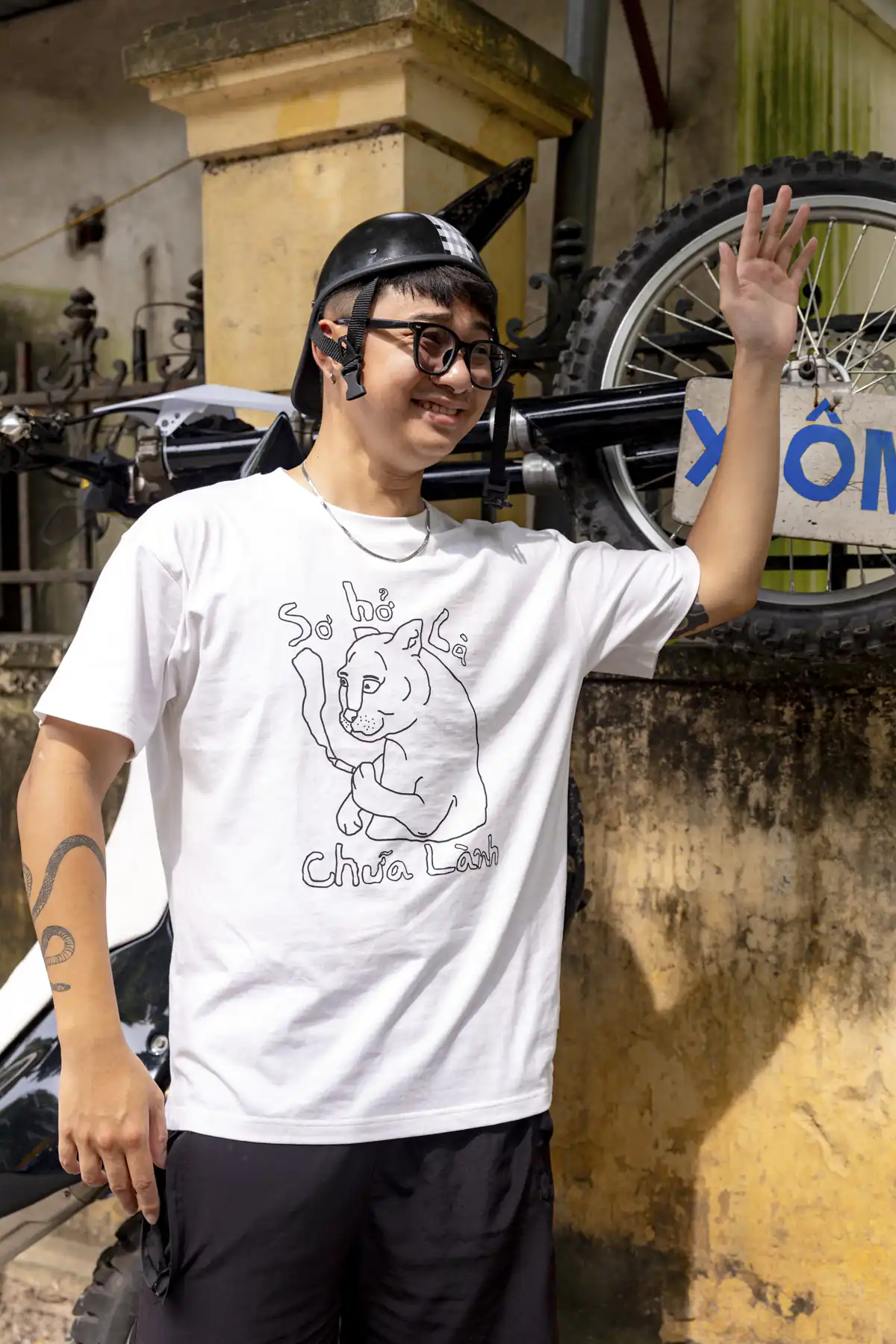 Áo phông regular UN CHỮA LÀNH GRAPHIC