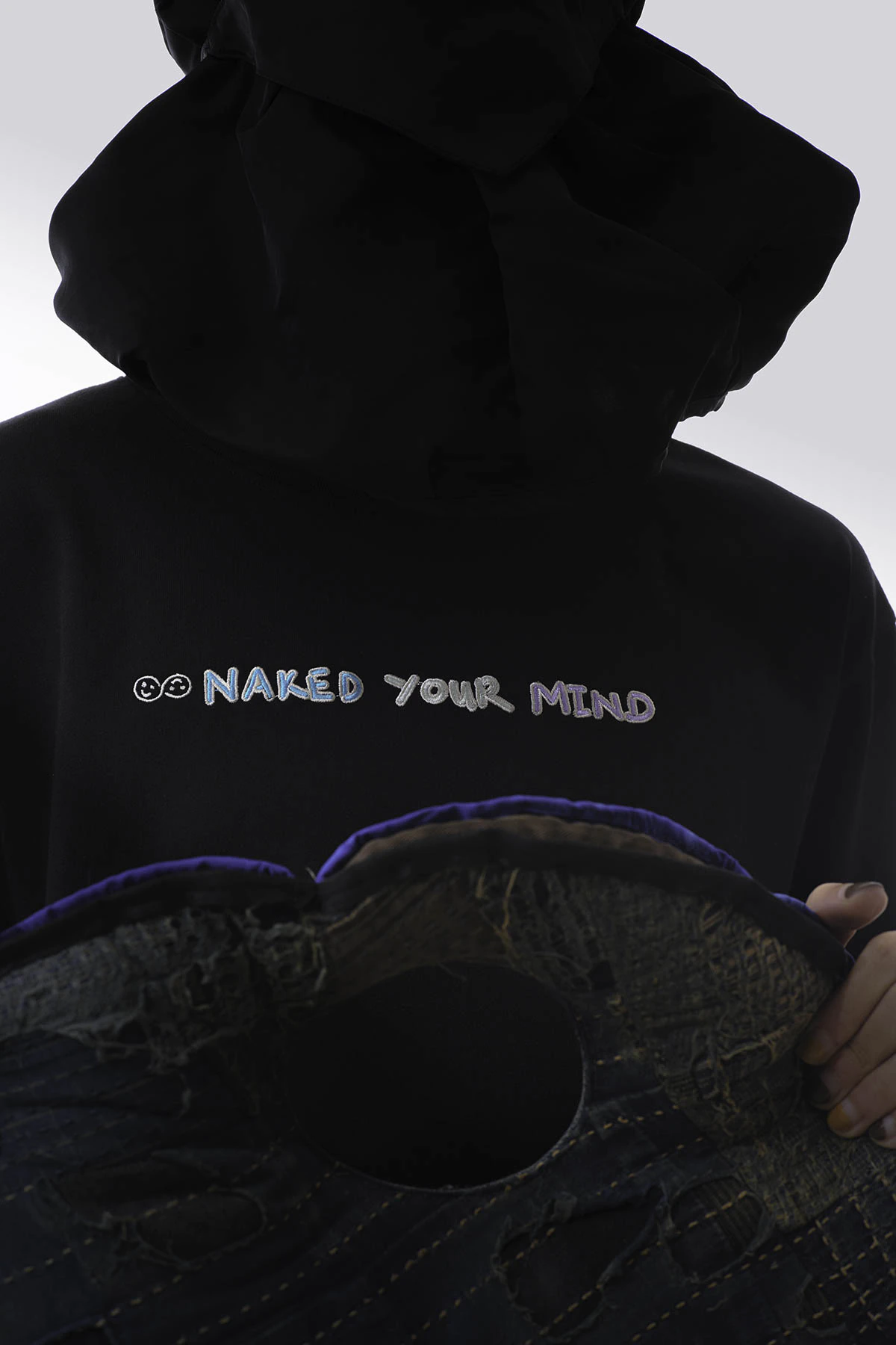 ÁO PHÔNG GRAPHIC NAKED YOUR MIND 